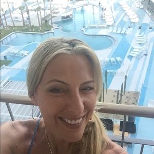 Meet your Posher, Carla